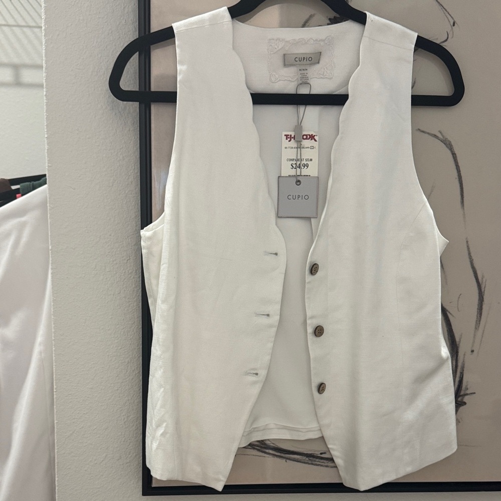 Cupio White Sleeveless Top